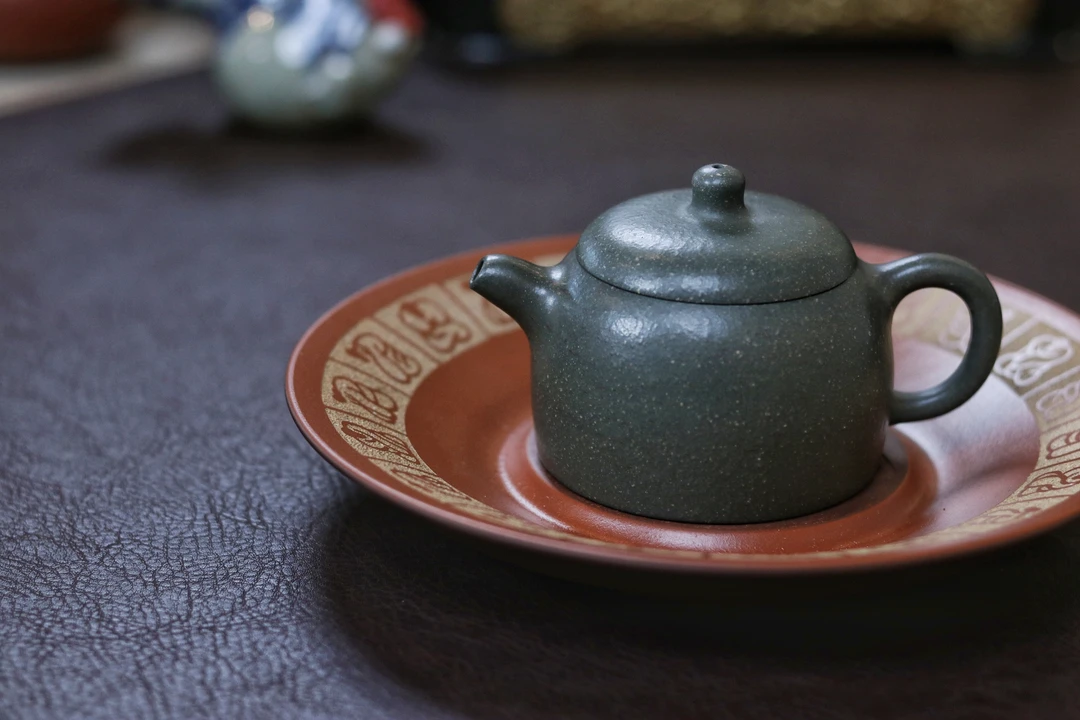 湘林甄选——【玉权壶】 泥料：家藏墨绿泥   容量：180cc   湘林手作