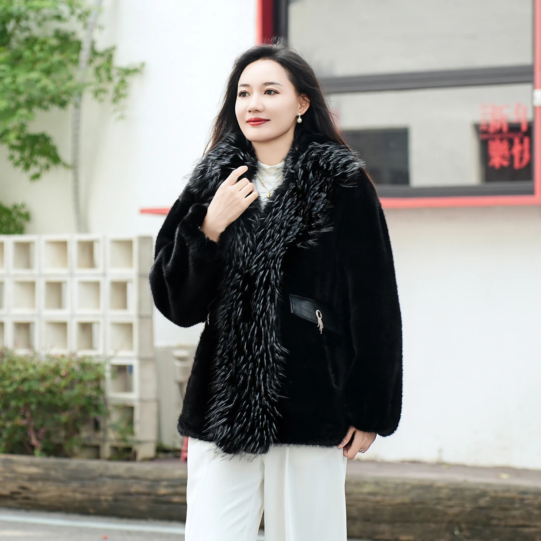 8857秋冬翻领常规款长款长外套宽松开衫厚款毛绒上衣时尚百搭