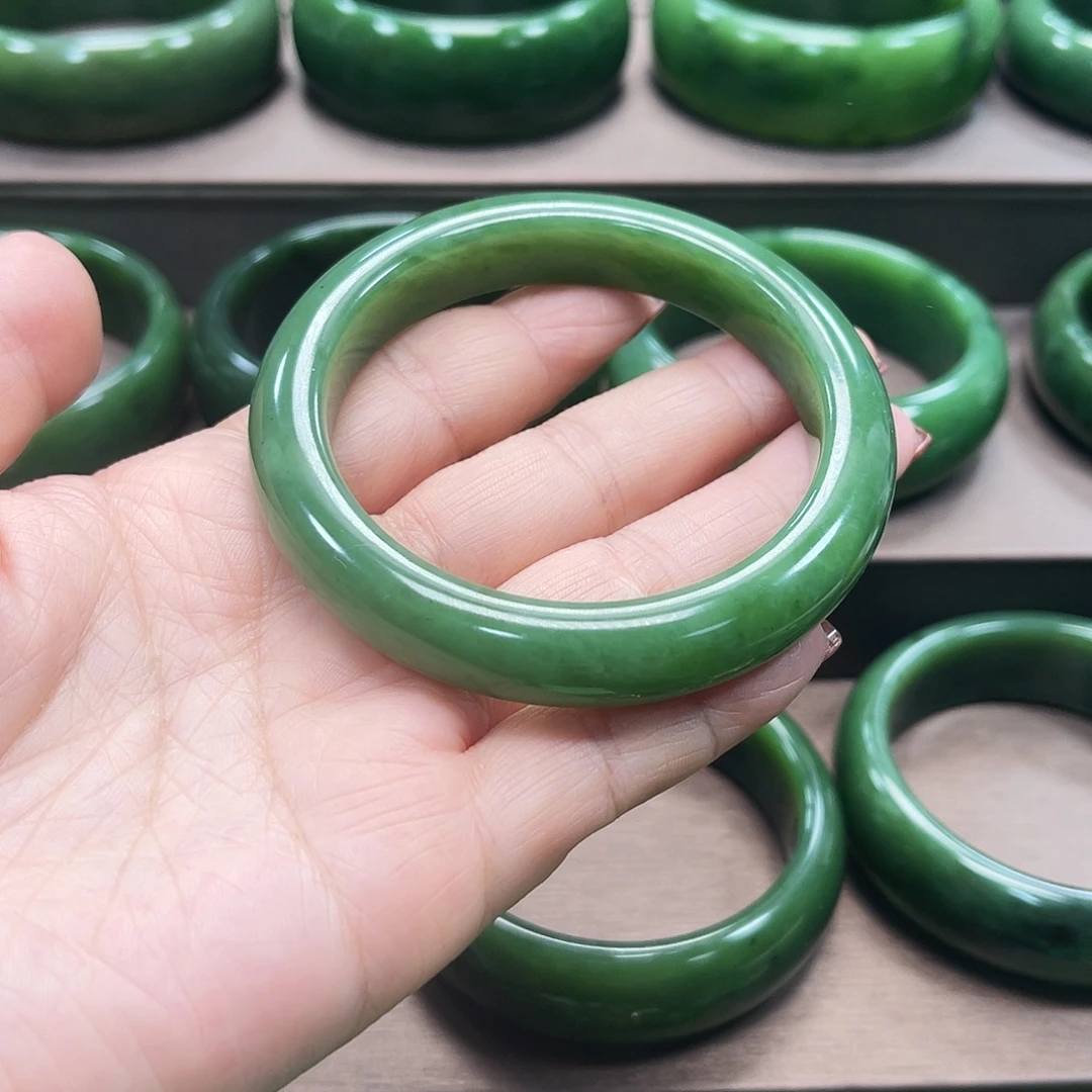 和田玉（碧玉）未镶嵌手镯