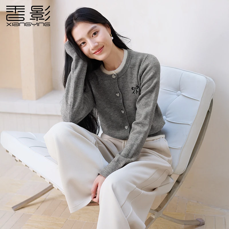 【直播专享】M85A533香影miu系学院风灰色针织衫女2025秋季新款蝴