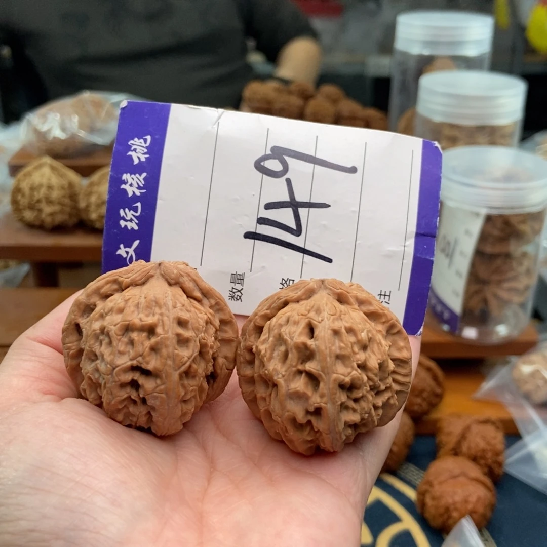 文玩核桃吊坠40三角白