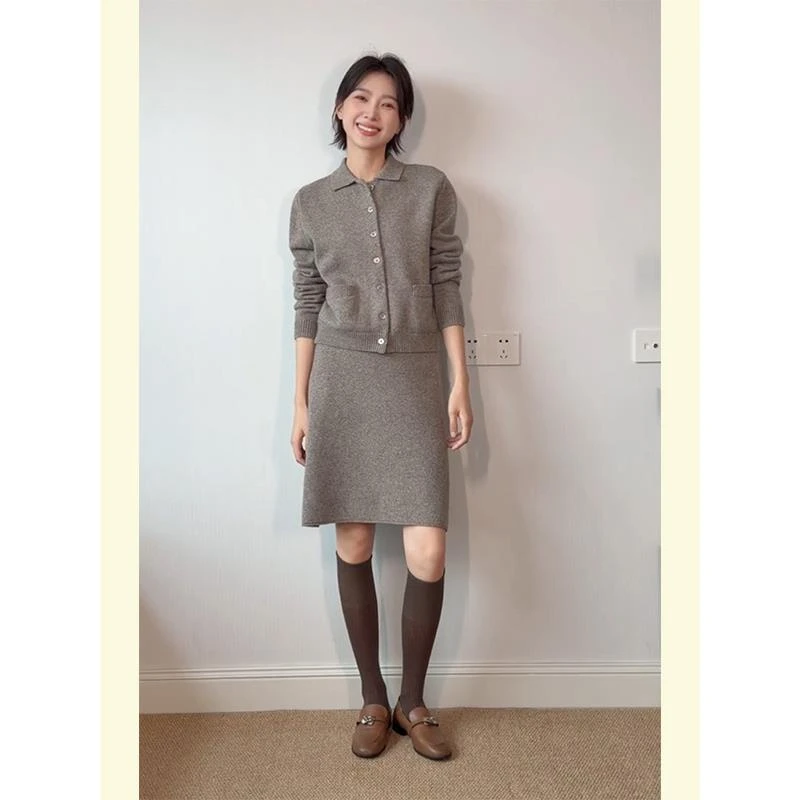 冬季穿搭一整套高级感小香风咖色翻领针织衫毛衣超好看冬裙套装女