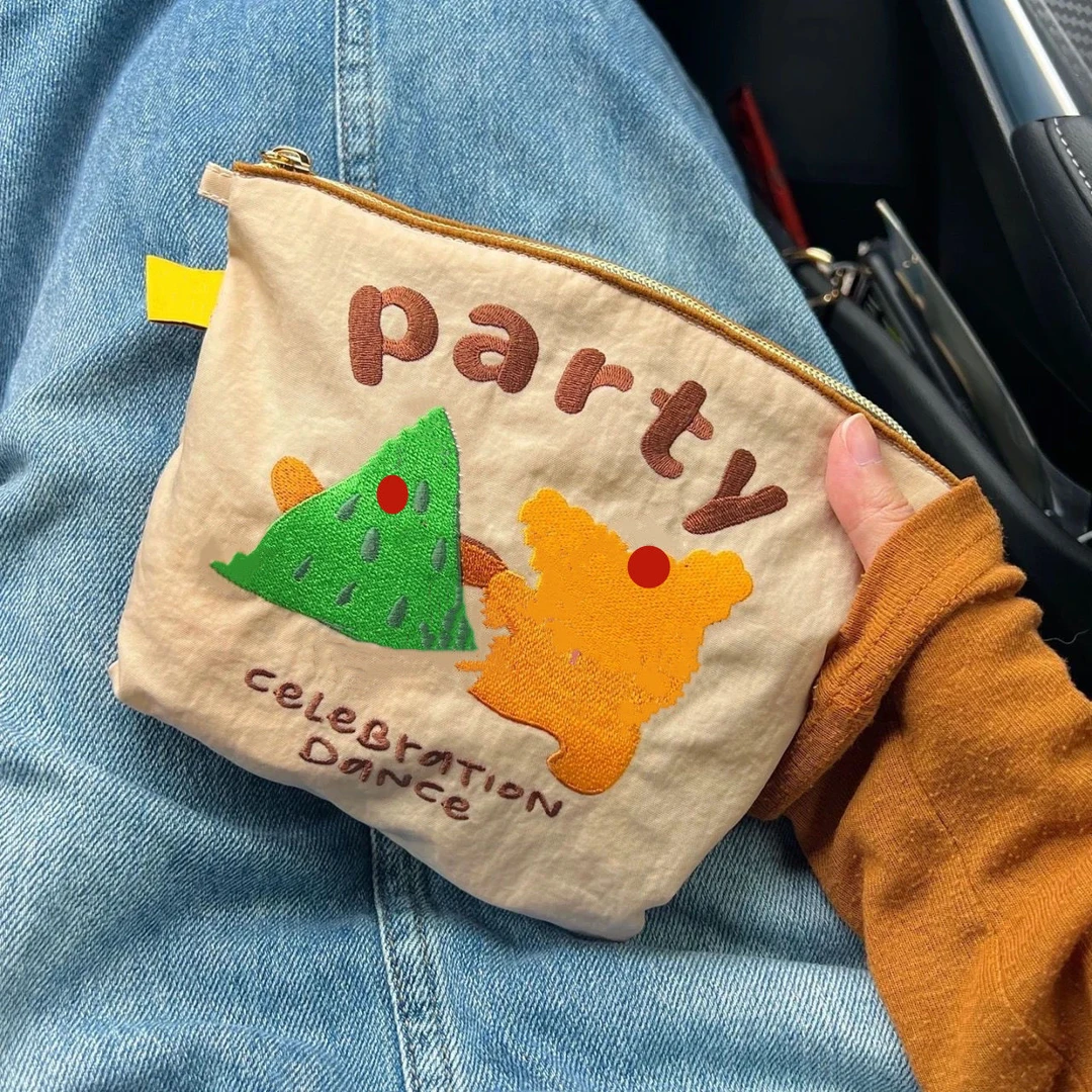 可爱插画刺绣环保布袋收纳便携尼龙化妆包大容量洗漱化妆刷手拿包