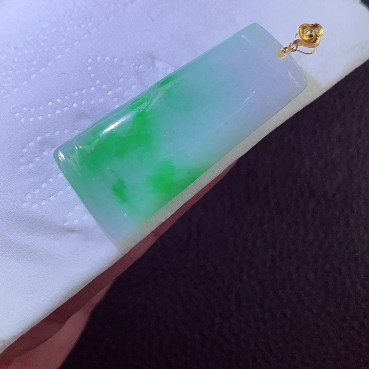 翡翠18K金镶嵌颈饰翡翠