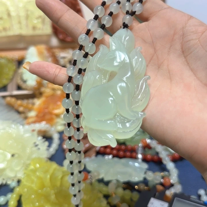 合金蛇纹石玉吊坠