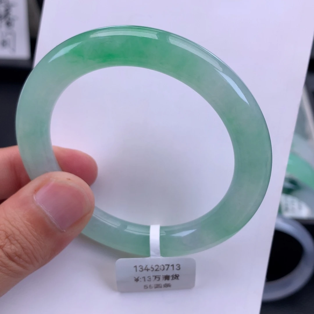 翡翠未镶嵌手镯冰绿圆条