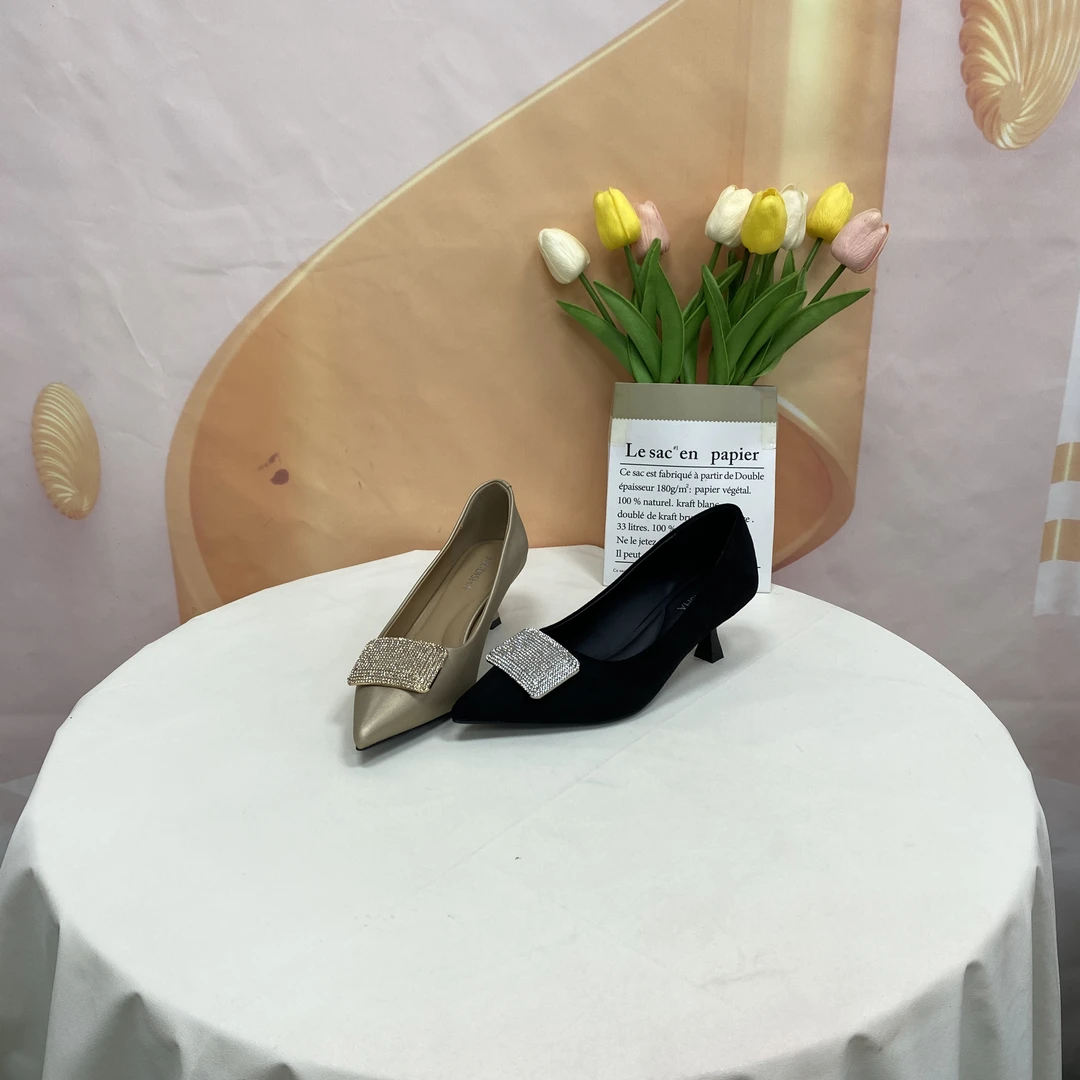 15262春秋新款时尚气质水钻方扣细跟尖头单鞋G2