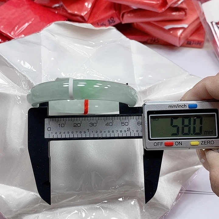 翡翠手镯未镶嵌171