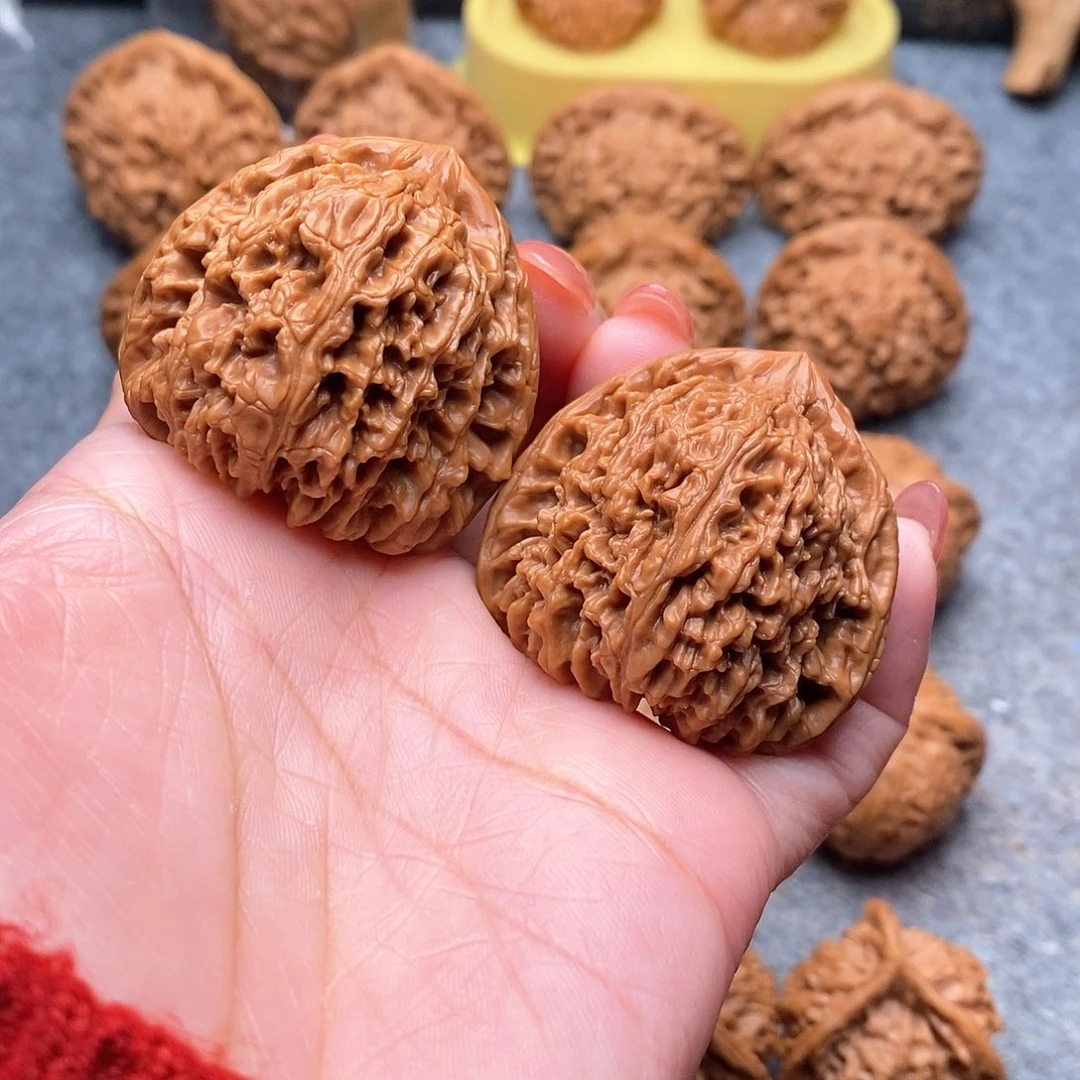 文玩核桃把件精品红皮特价三角疆42重45克