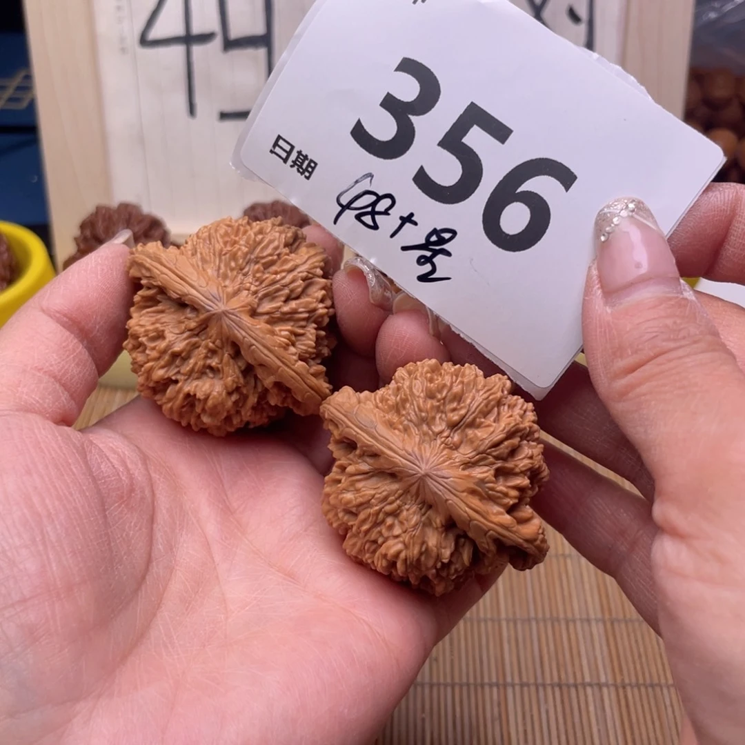 ヾ***o文玩核桃把件356号48星