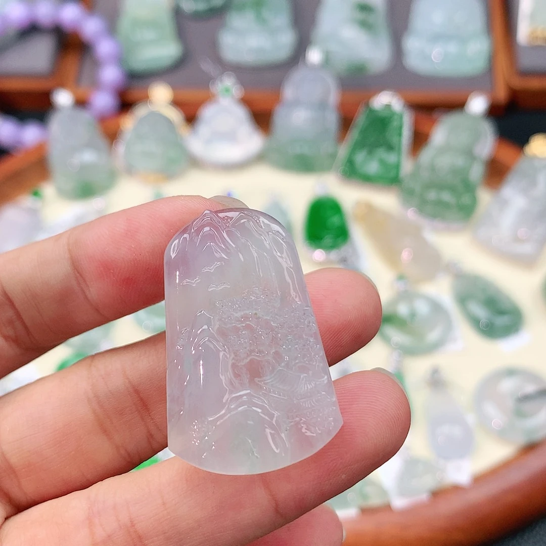 翡翠18K金镶嵌颈饰山水牌