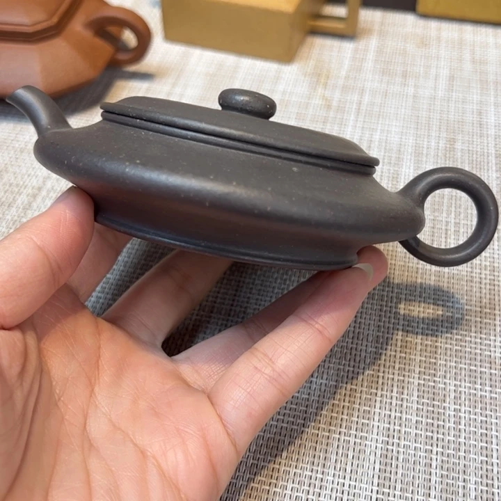 茶壶紫砂容量130毫升，紫泥，虚扁