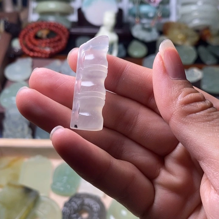 未镶嵌蛇纹石玉颈饰