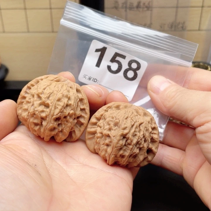 文玩核桃把件闷白41 42 33