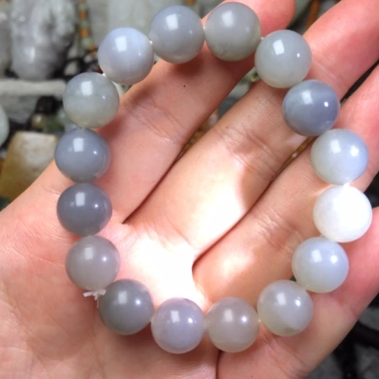 和田玉未镶嵌把件