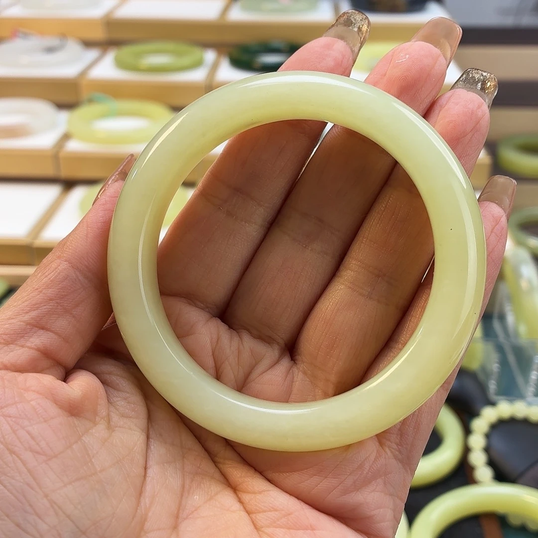 和田玉未镶嵌手镯