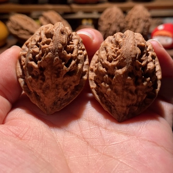 文玩核桃吊坠楸玥核68