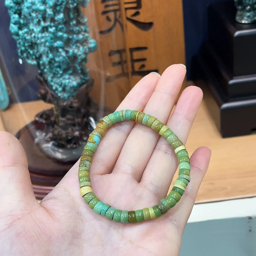 未镶嵌绿松石颈饰