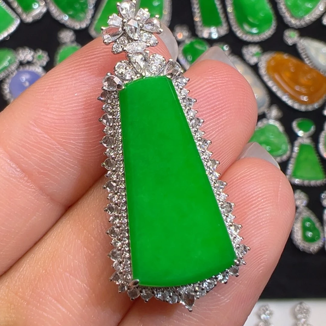 翡翠18K金镶嵌颈饰收货48小时鉴赏期