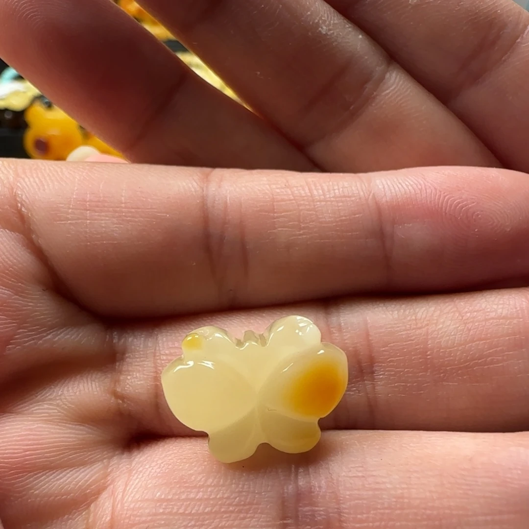 蜜蜡颈饰未镶嵌蜜蜡俏色蝴蝶