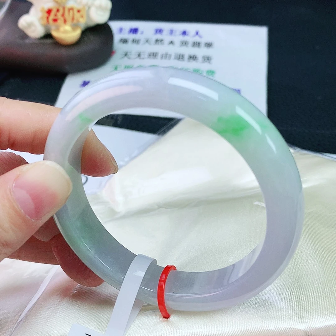 翡翠手镯未镶嵌55圈
