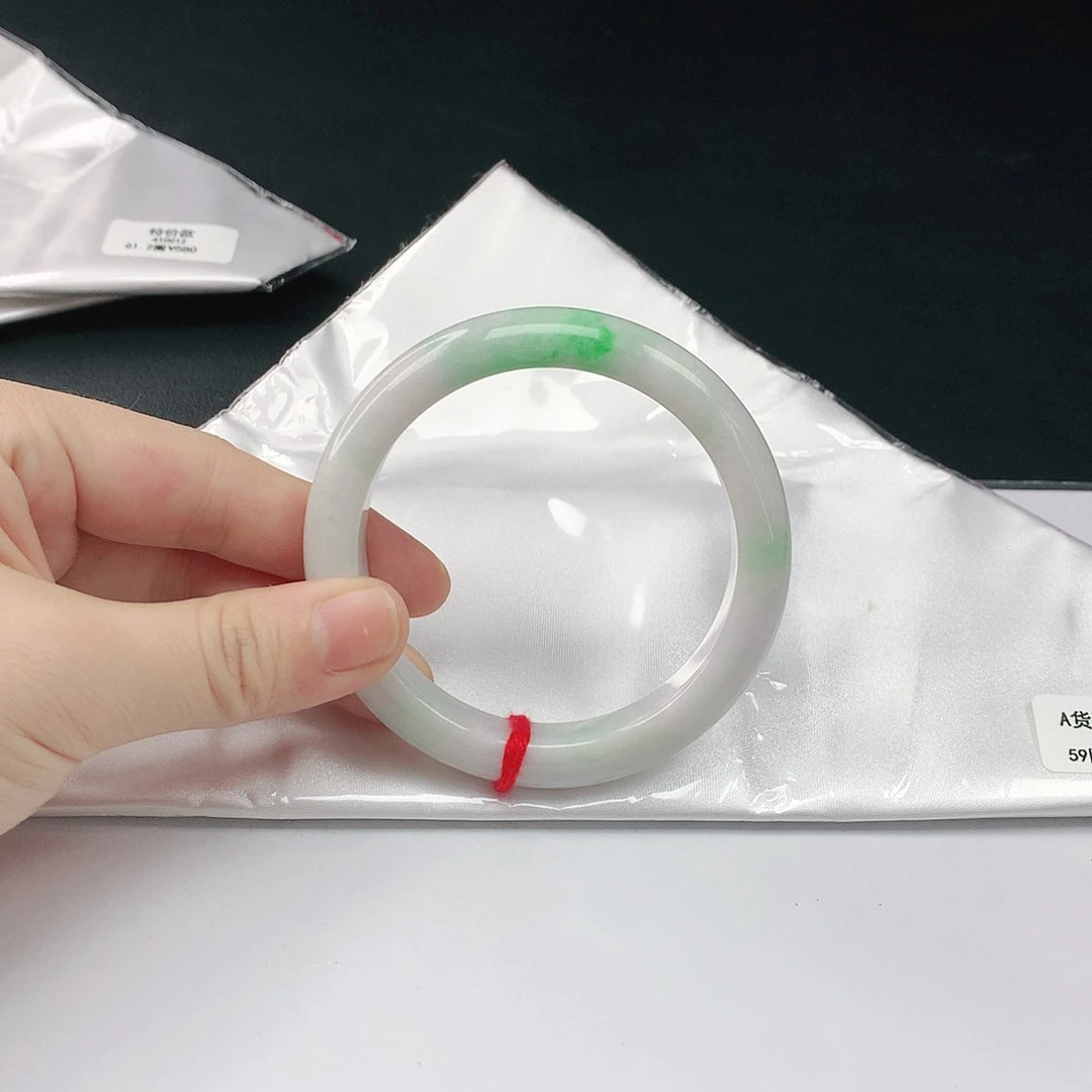 翡翠手镯未镶嵌翡翠126