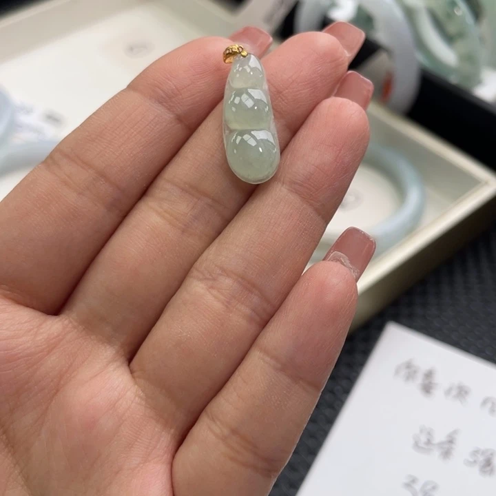 颈饰未镶嵌翡翠四季豆