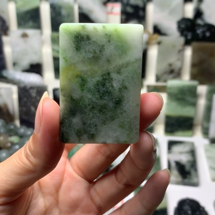 独山玉未镶嵌颈饰