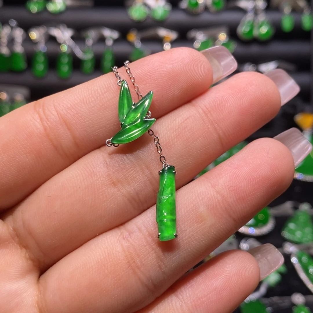 翡翠颈饰18K金镶嵌天然翡翠