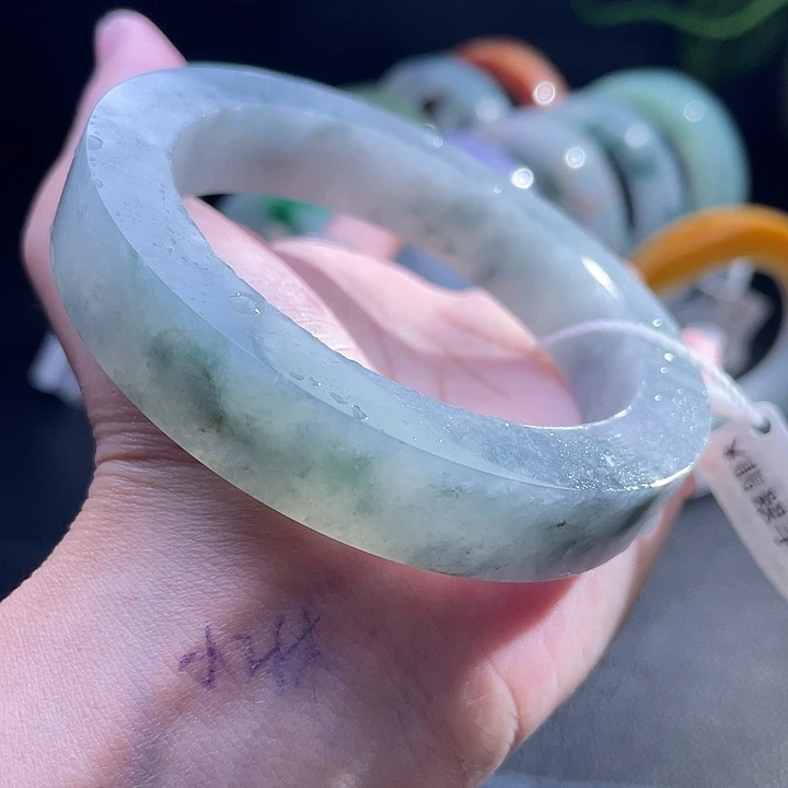 定制翡翠未镶嵌翡翠手镯