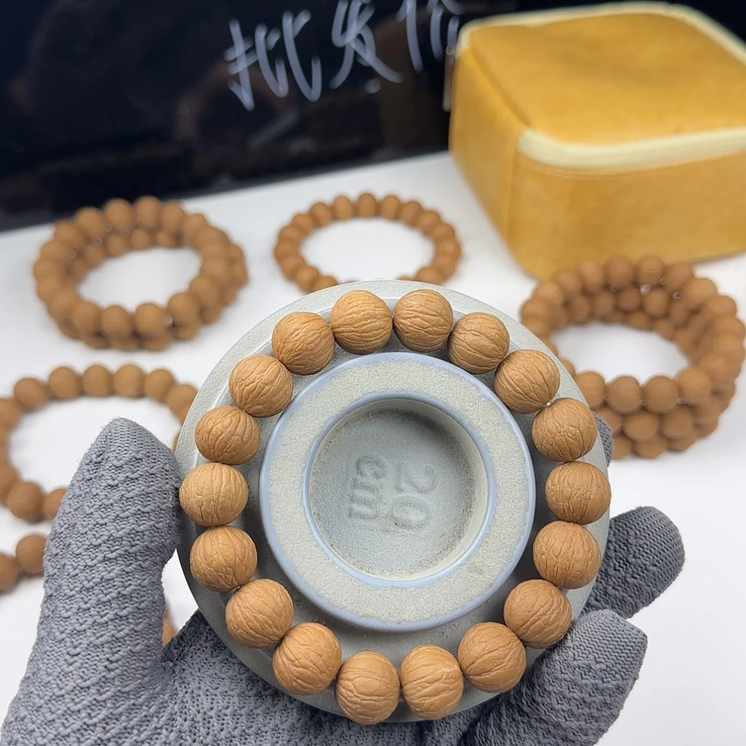 吊坠猴头核桃凤羽