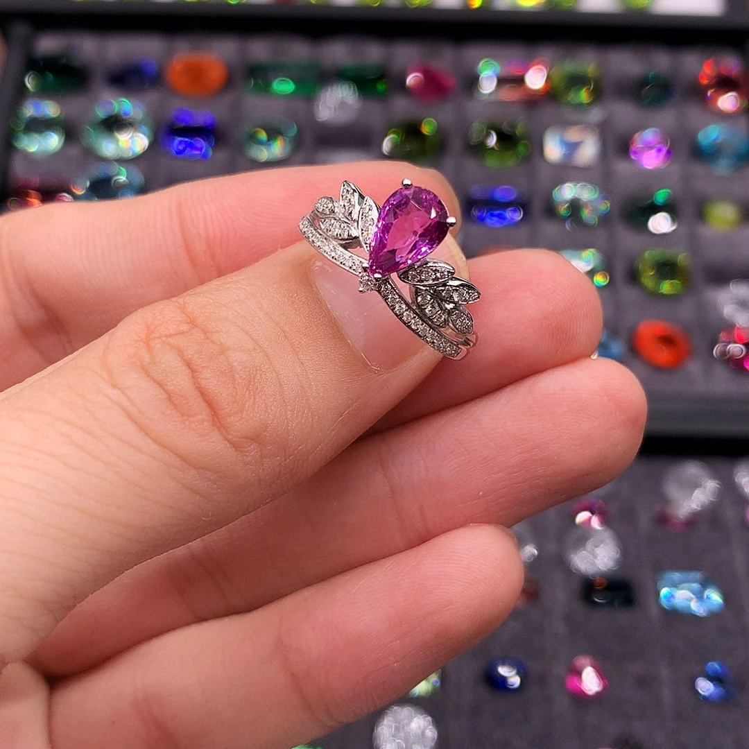 彩色蓝宝石戒指18K金镶嵌金***宝