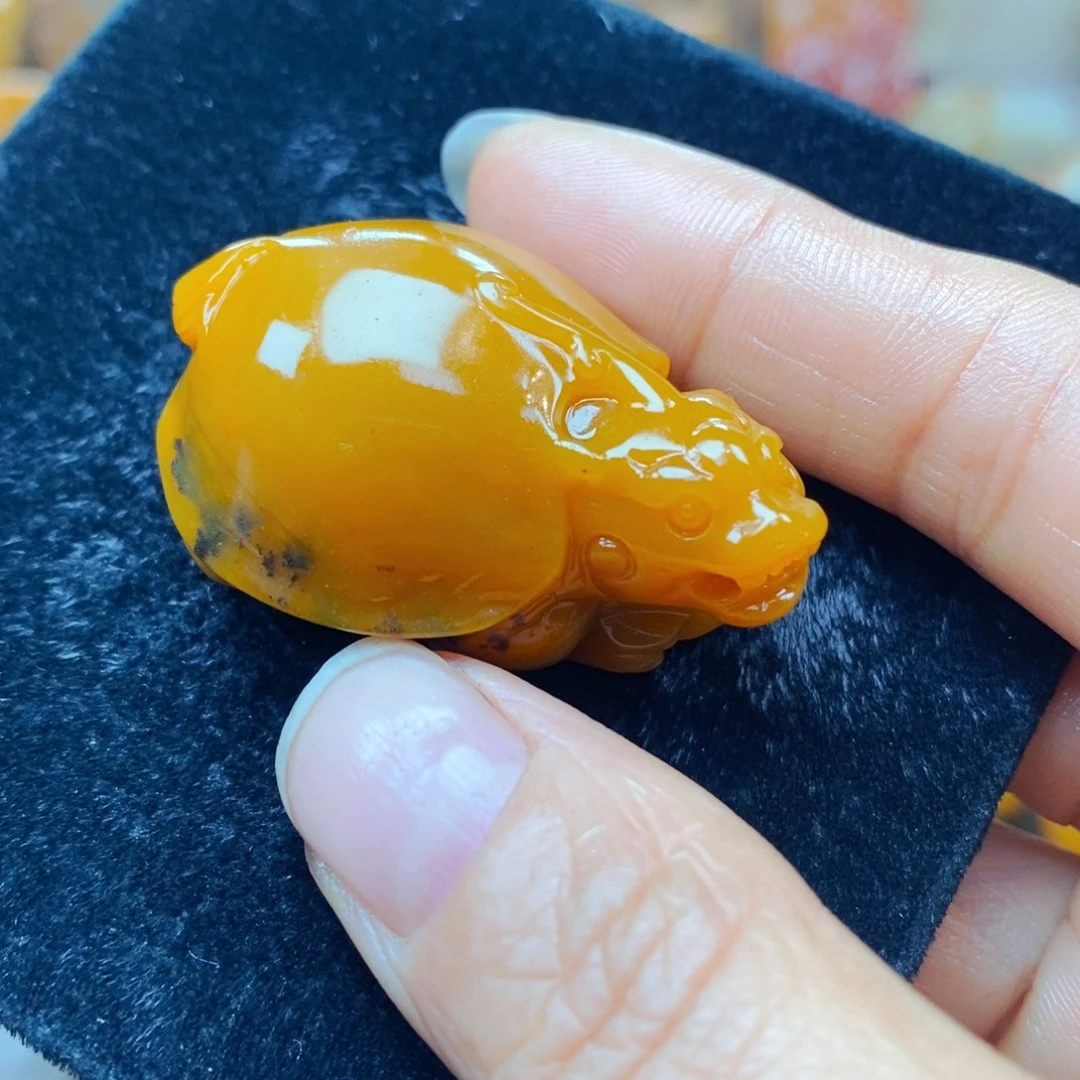 未镶嵌石英质玉（黄龙玉）颈饰