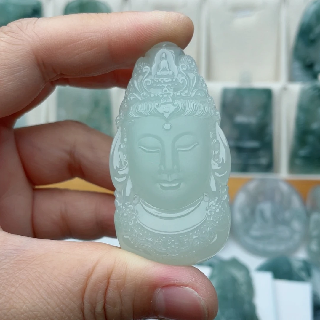 翡翠未镶嵌颈饰独**生，