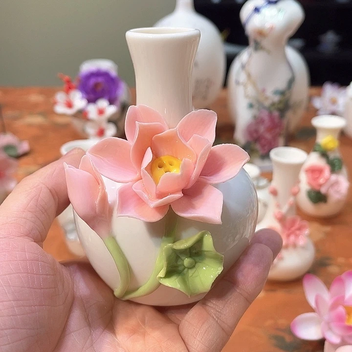 手工陶瓷精致摆件