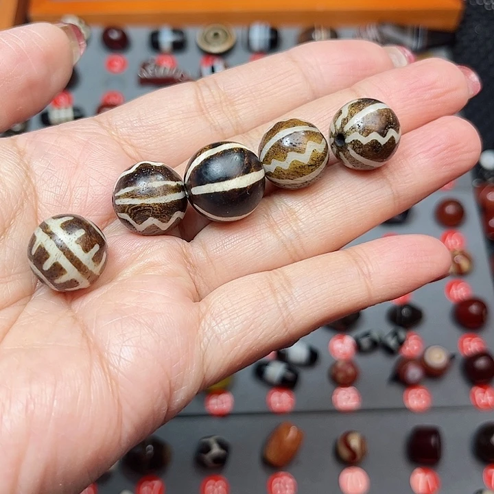 未镶嵌玛瑙/玉髓珠宝半成品周****?