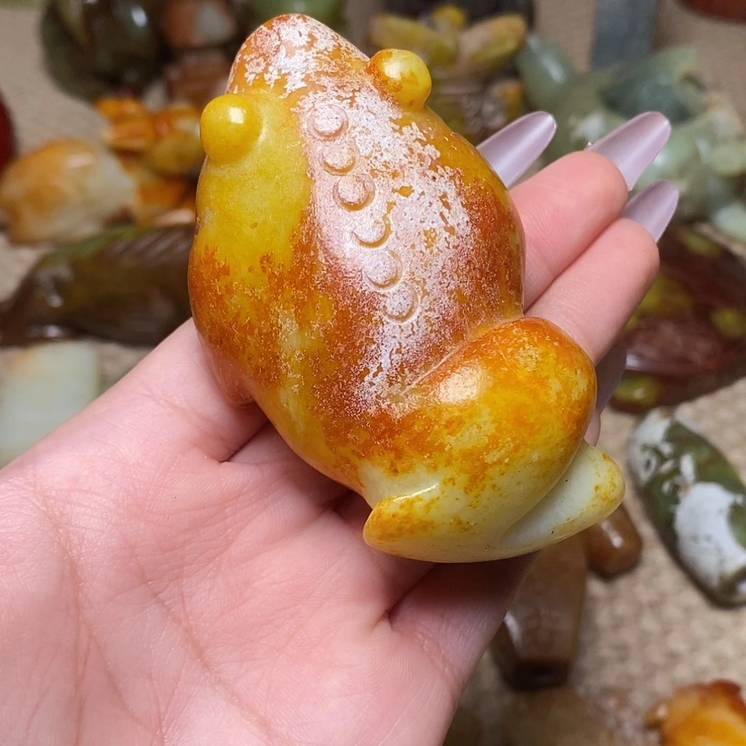 蛇纹石玉足铂镶嵌颈饰