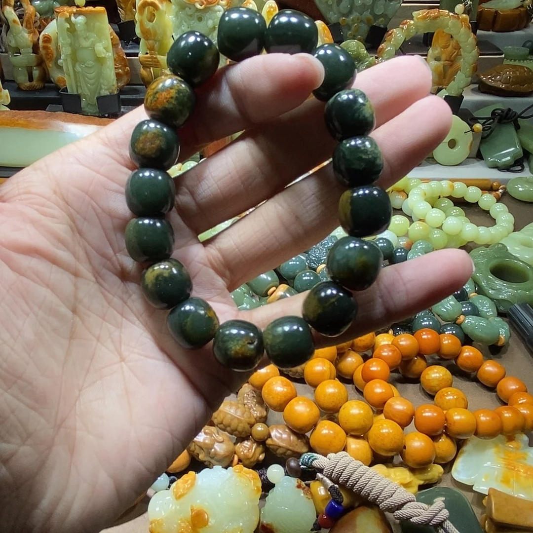 透闪石质玉未镶嵌手串1