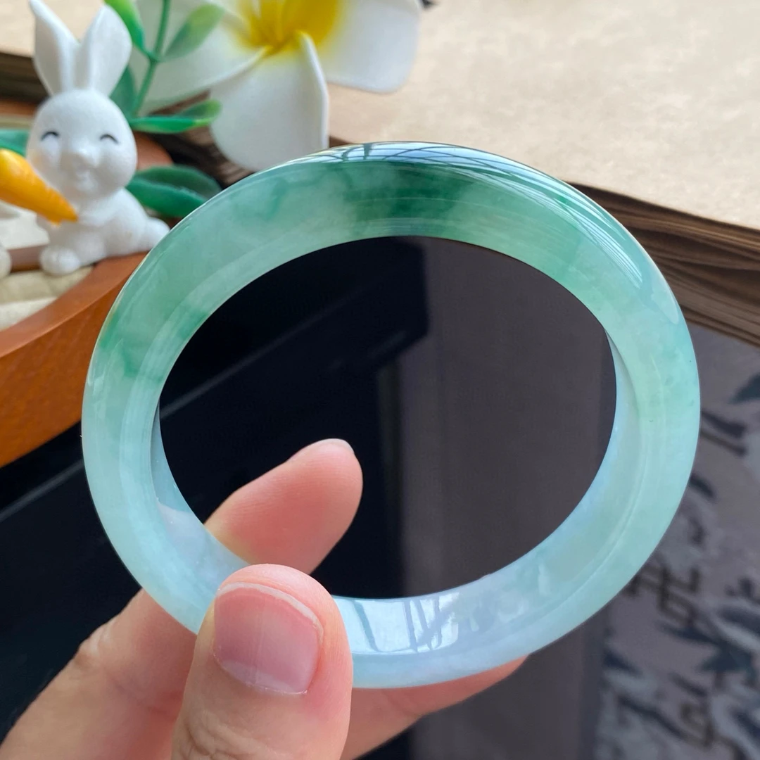 1.23批13465号手镯56.9-12.6-8.7深绿飘花镯！深邃浓郁的色调！