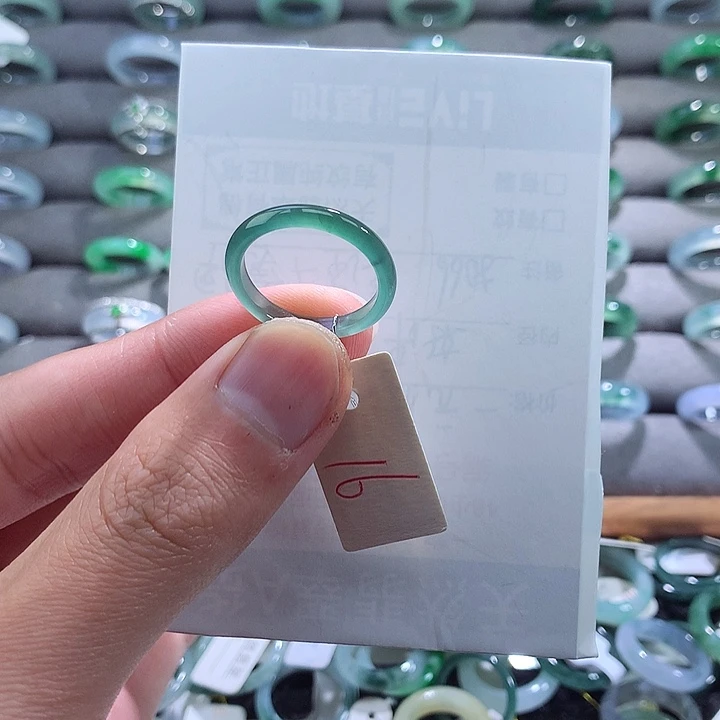 翡翠戒指未镶嵌翡翠