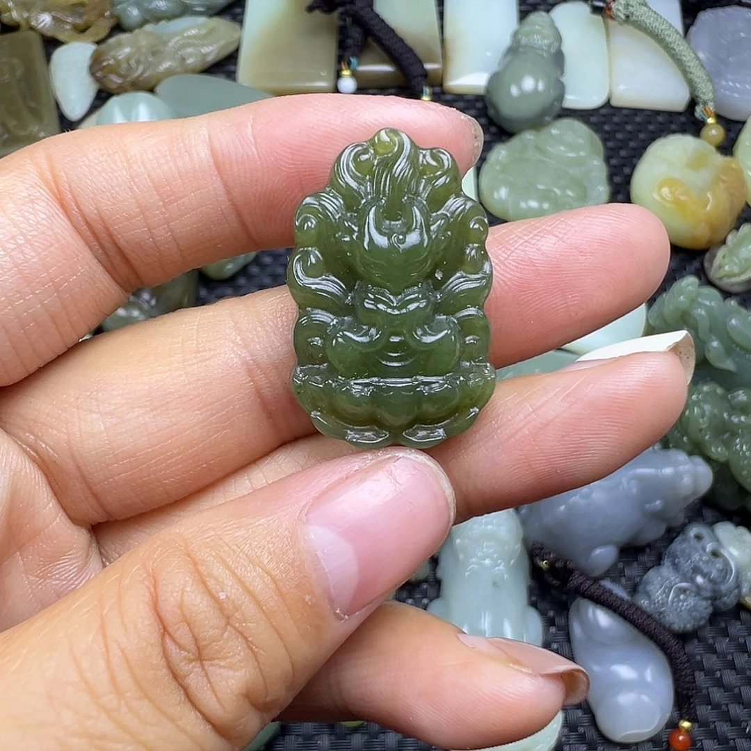 和田玉未镶嵌吊坠(不含链)微瑕漏，不退不换，卡30.3