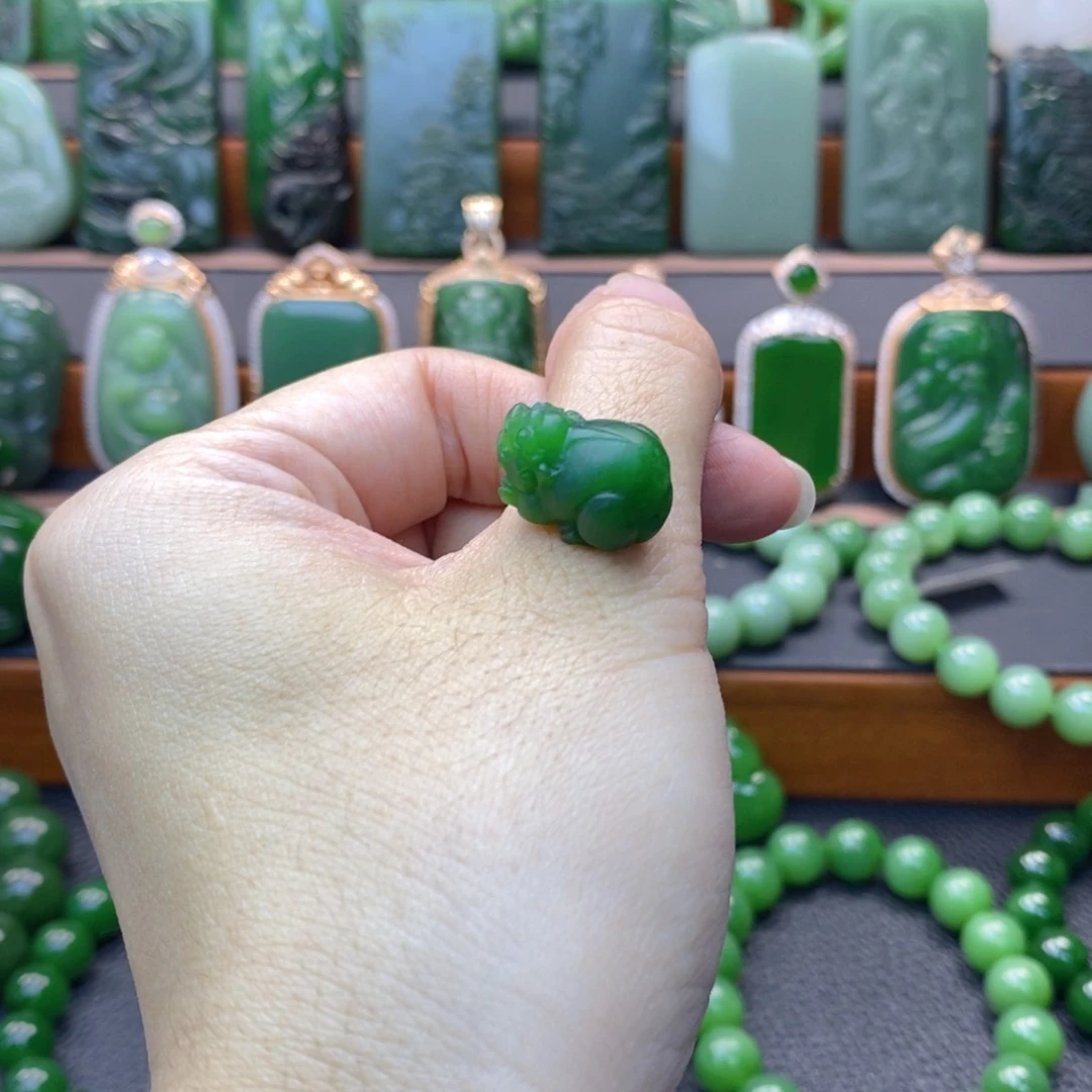 颈饰未镶嵌和田玉（碧玉）貔貅