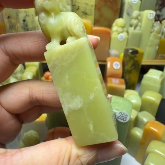 青田石印石青田封门青钮头章