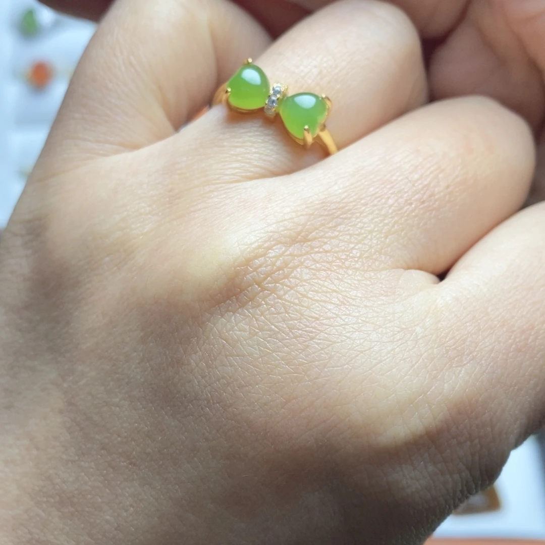 银S925镶嵌戒指和田玉碧玉蝴蝶结戒指