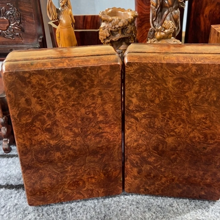 贡木晥*盒子一对一对。