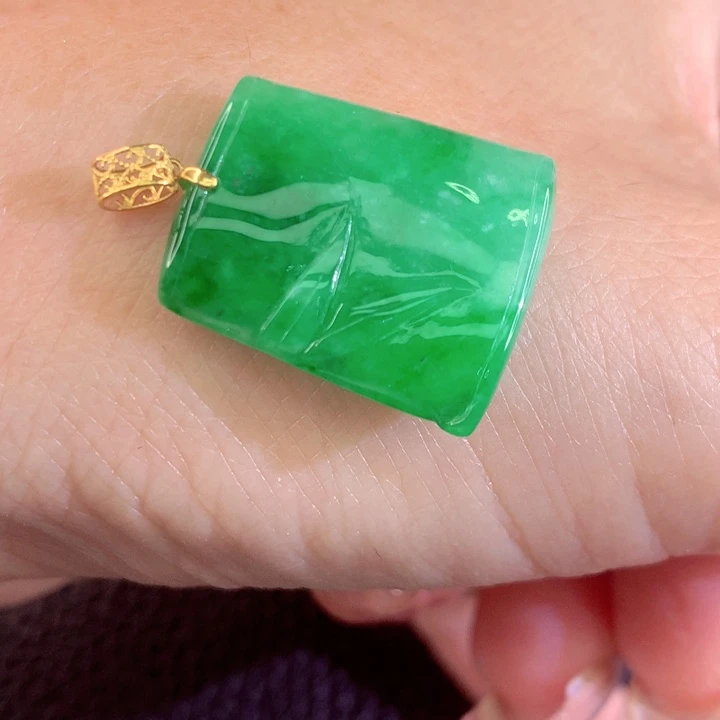 翡翠18K金镶嵌颈饰翡翠