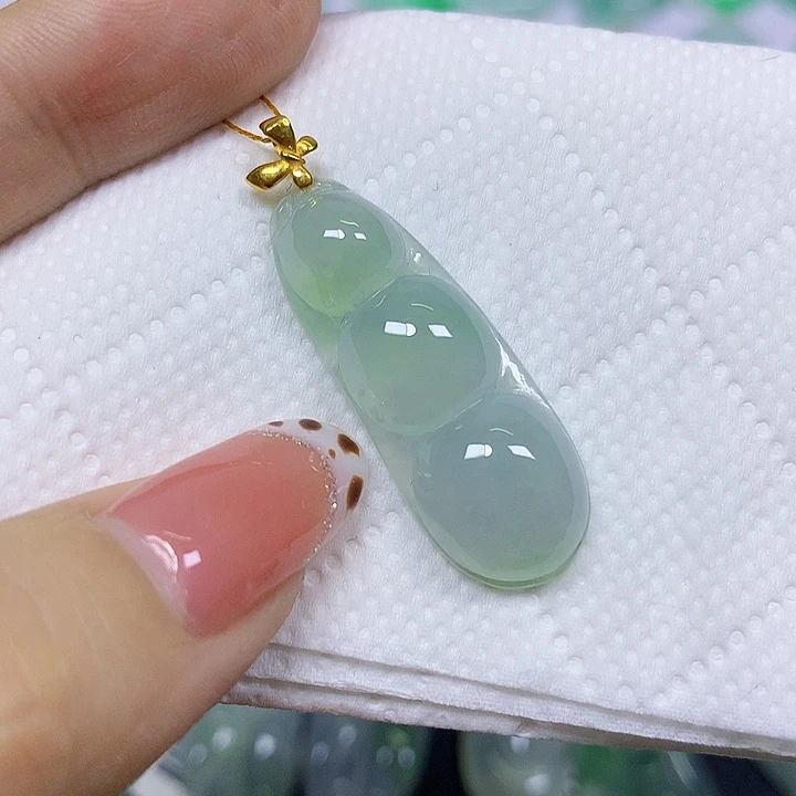 颈饰18K金镶嵌翡翠挂件