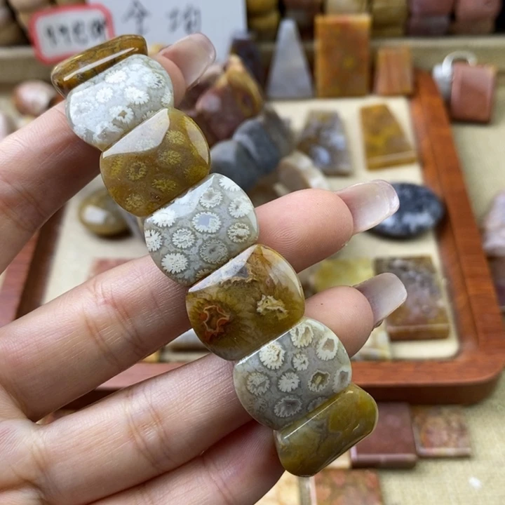 石英岩玉合金颈饰
