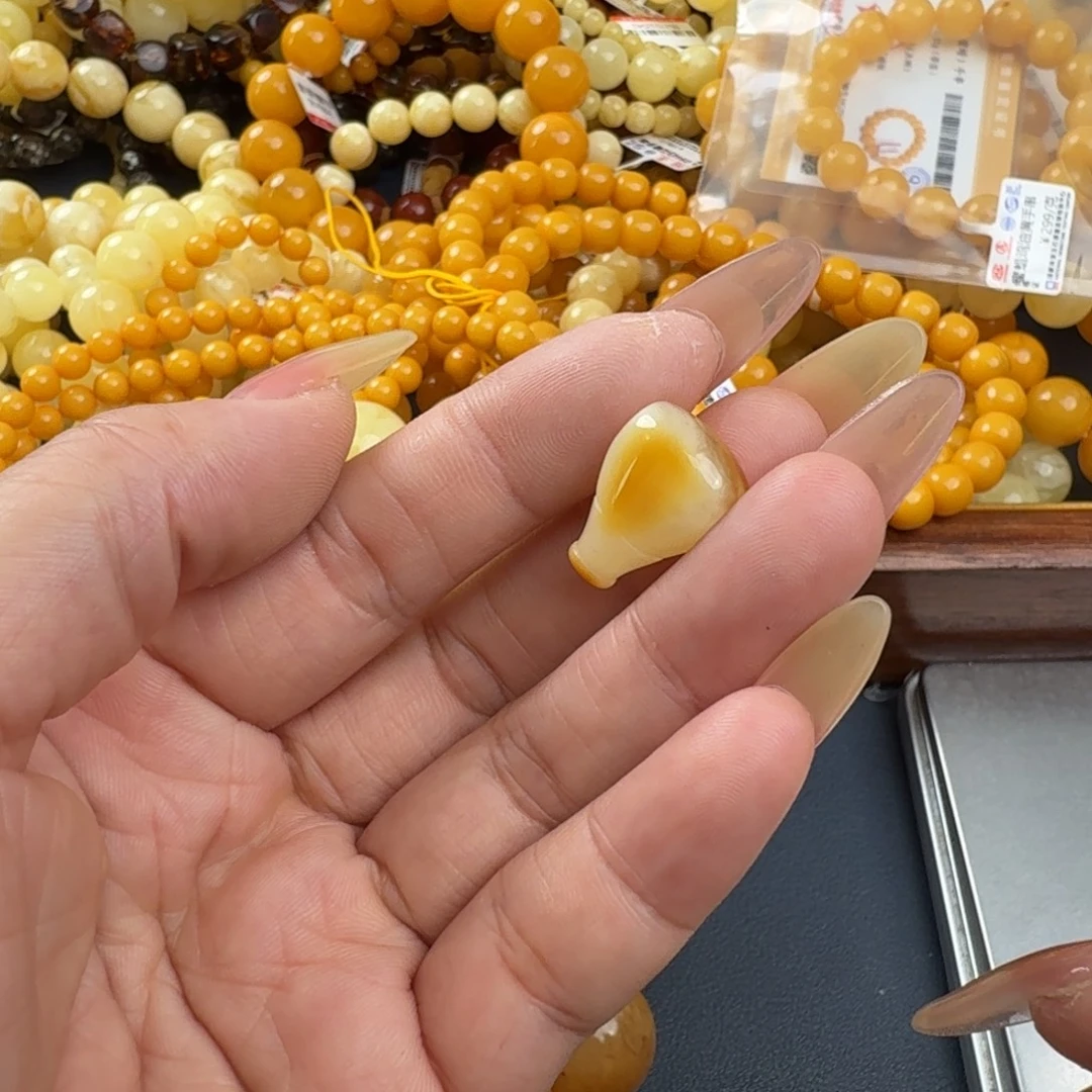 琥珀未镶嵌珠宝奇石