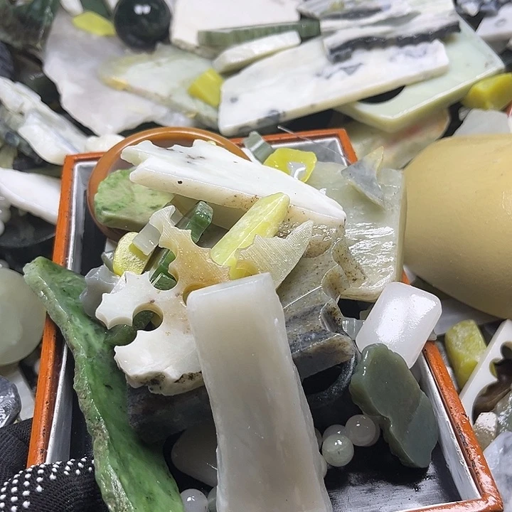 和田玉未镶嵌珠宝奇石河****房